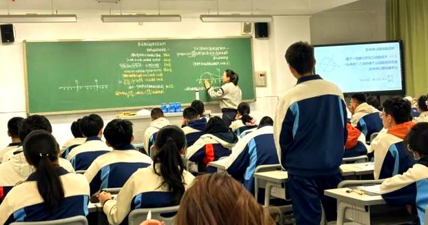 新教材新课程目标的讲堂施行才能推动高中双新常态化进讲堂